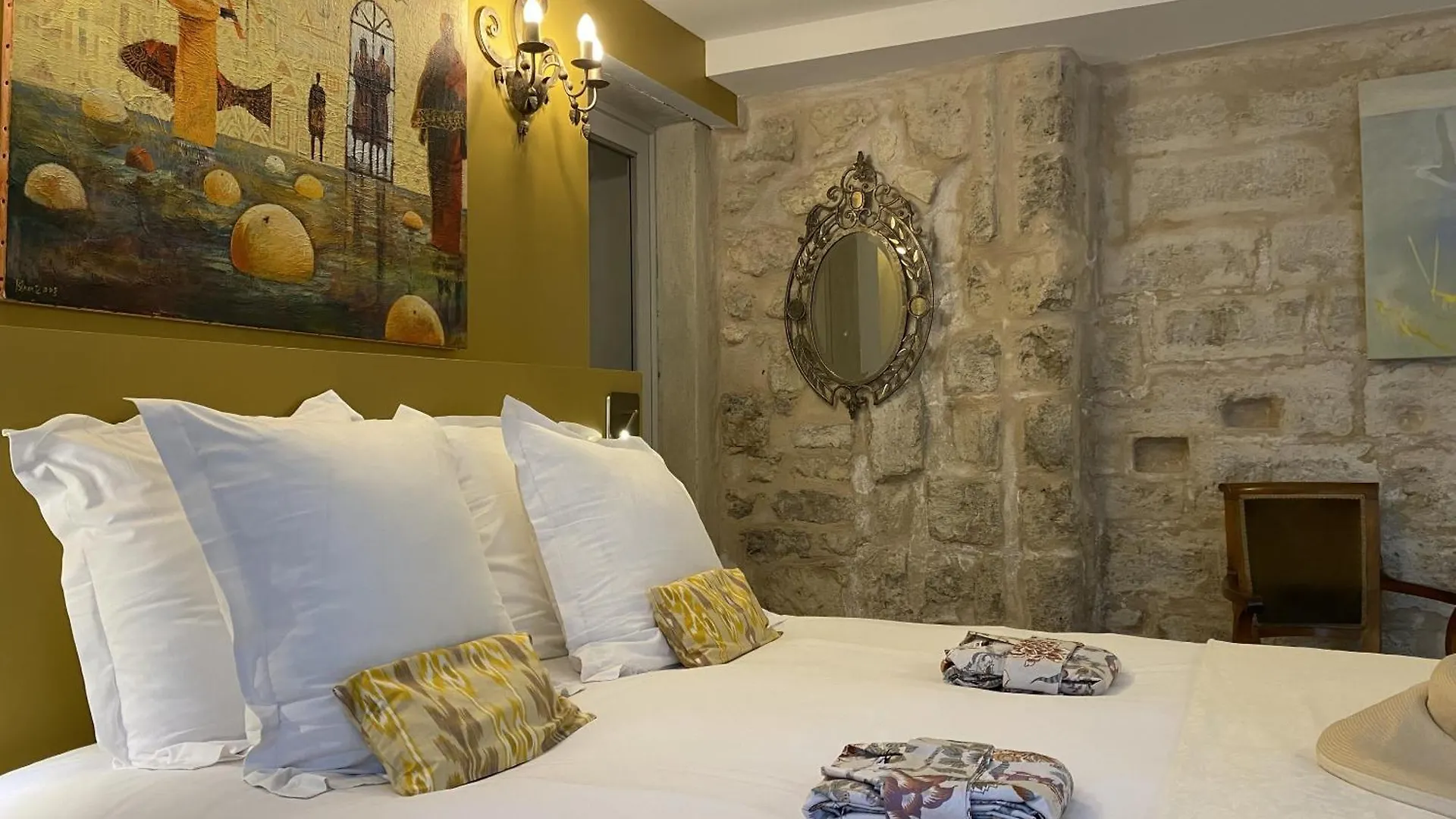 La Maison Des Augustins 4 Stars Spa Et Fitness Avignon Bed & Breakfast