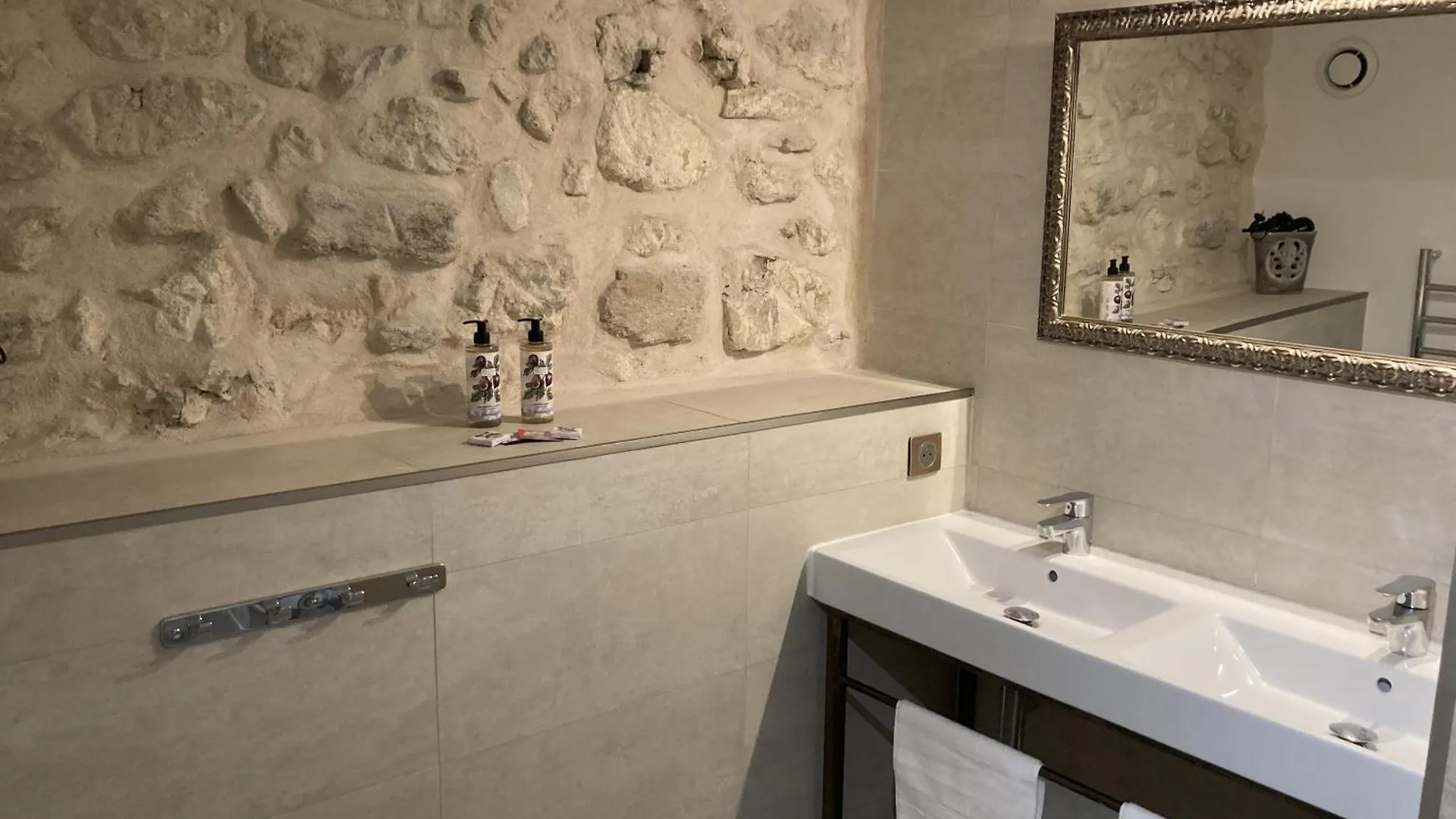 Bed & Breakfast La Maison Des Augustins 4 Stars Spa Et Fitness Avignon