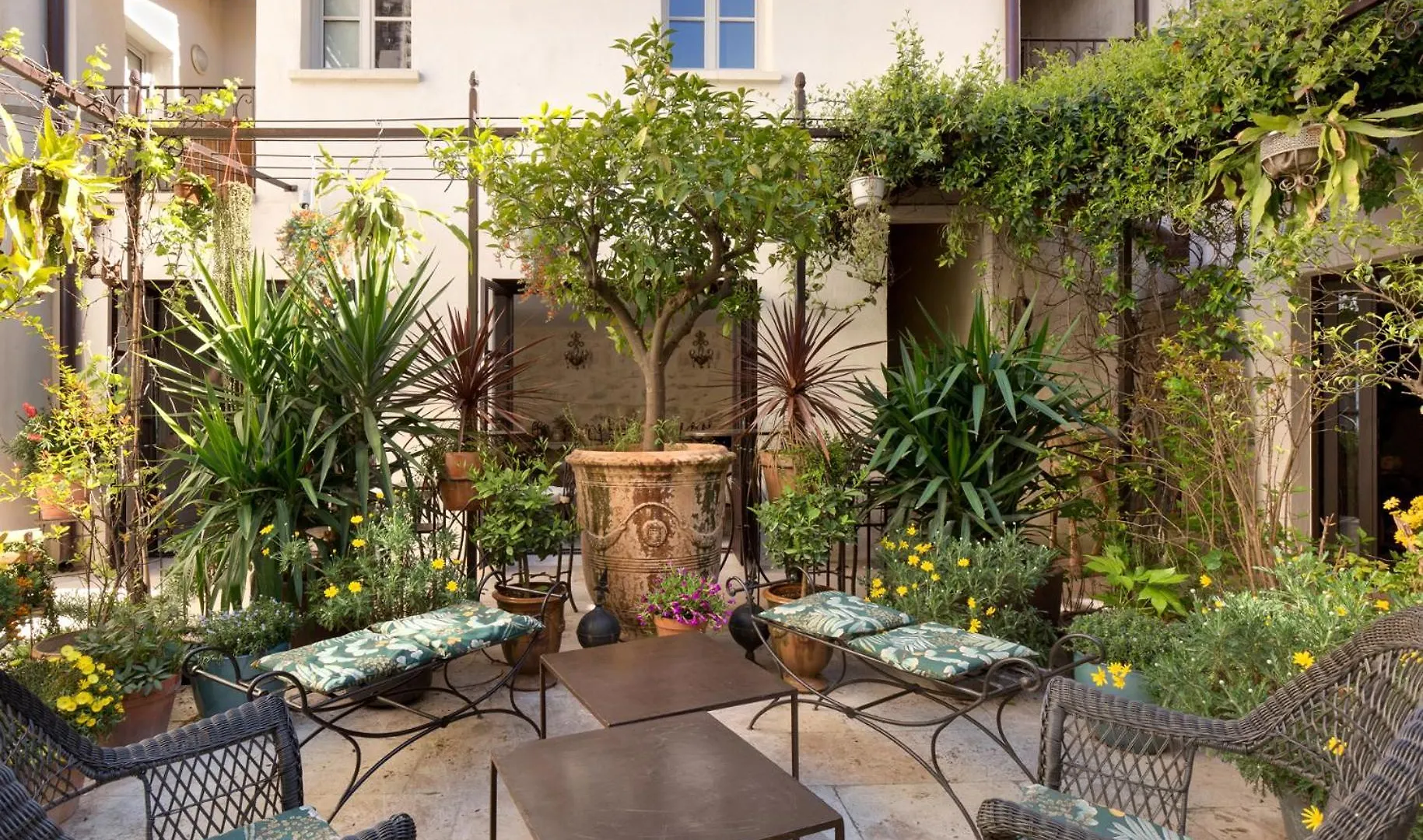La Maison Des Augustins 4 Stars Spa Et Fitness Avignon 4*,