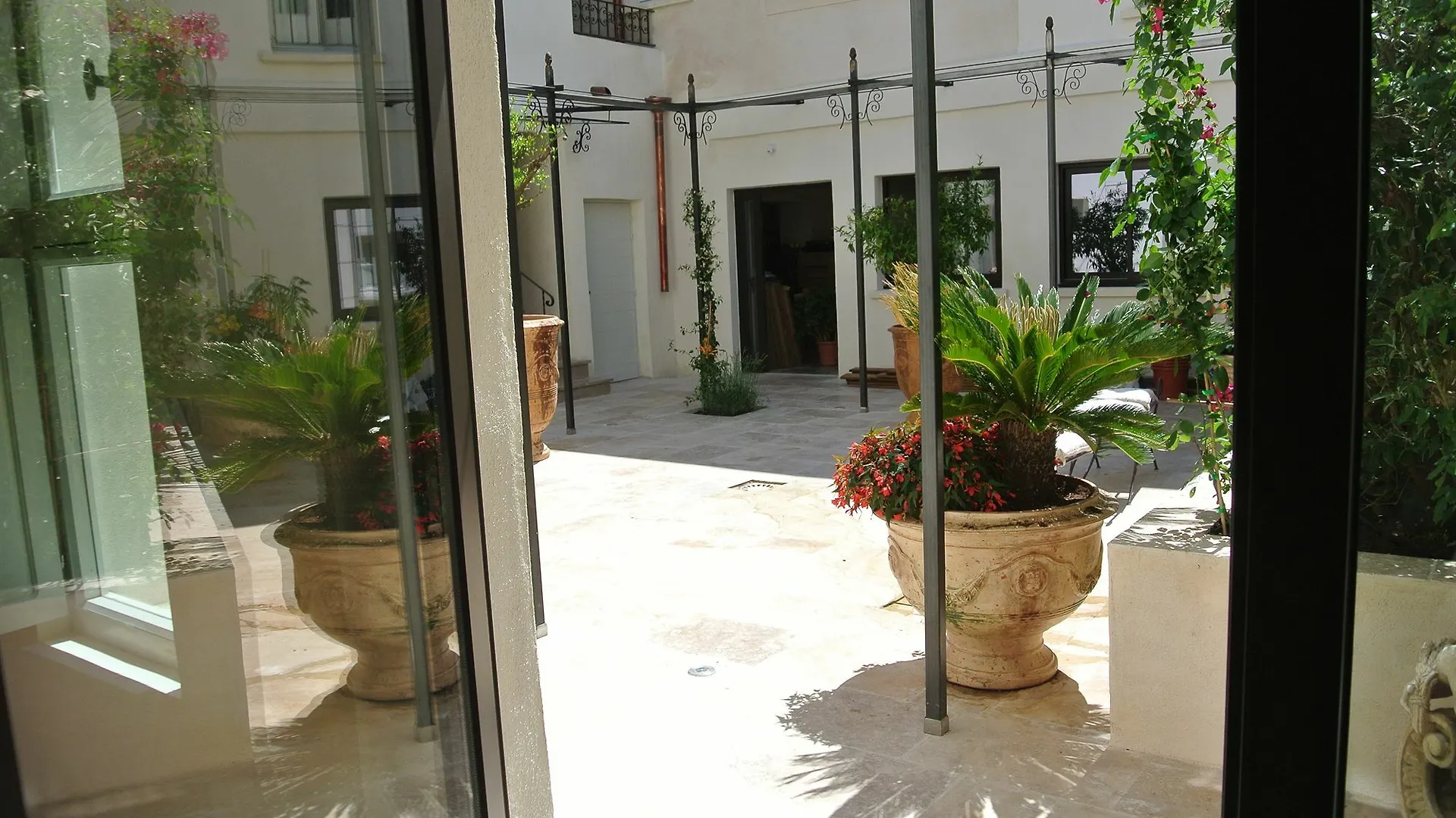 Bed & Breakfast La Maison Des Augustins 4 Stars Spa Et Fitness Avignon